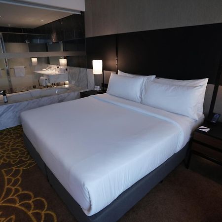 Hotel Hilton Bengaluru Embassy Manyata Business Park Zewnętrze zdjęcie