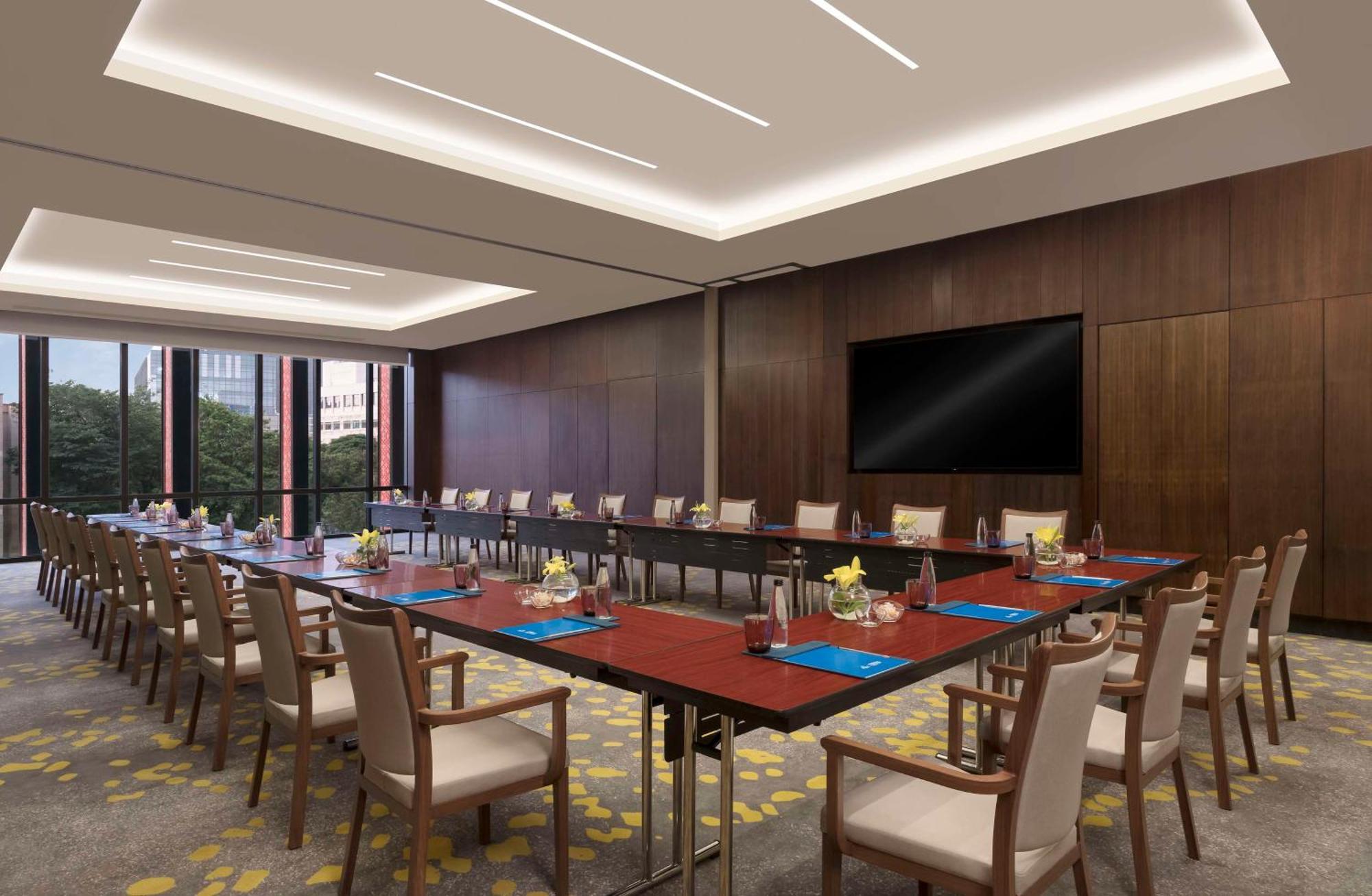 Hotel Hilton Bengaluru Embassy Manyata Business Park Zewnętrze zdjęcie