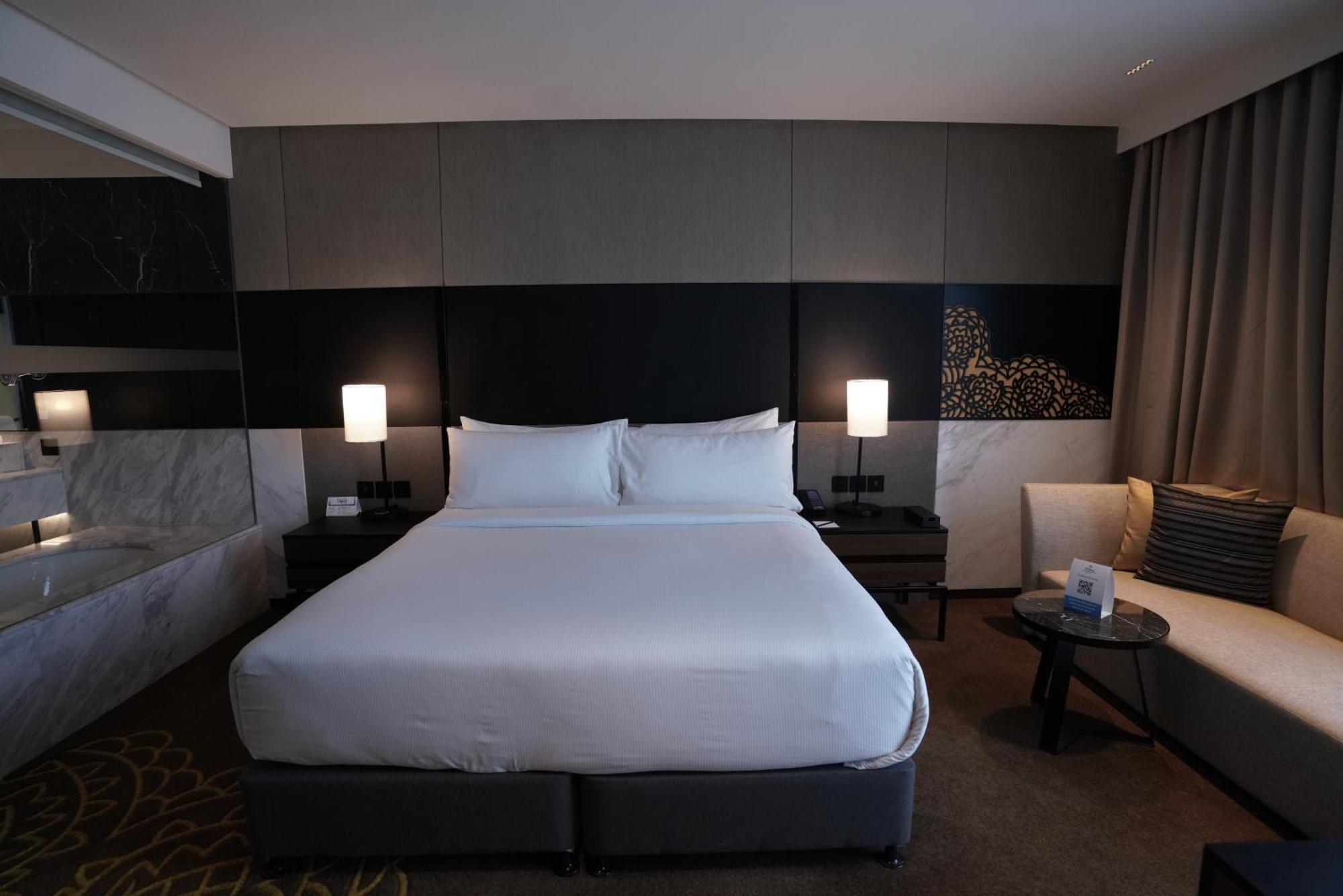 Hotel Hilton Bengaluru Embassy Manyata Business Park Zewnętrze zdjęcie