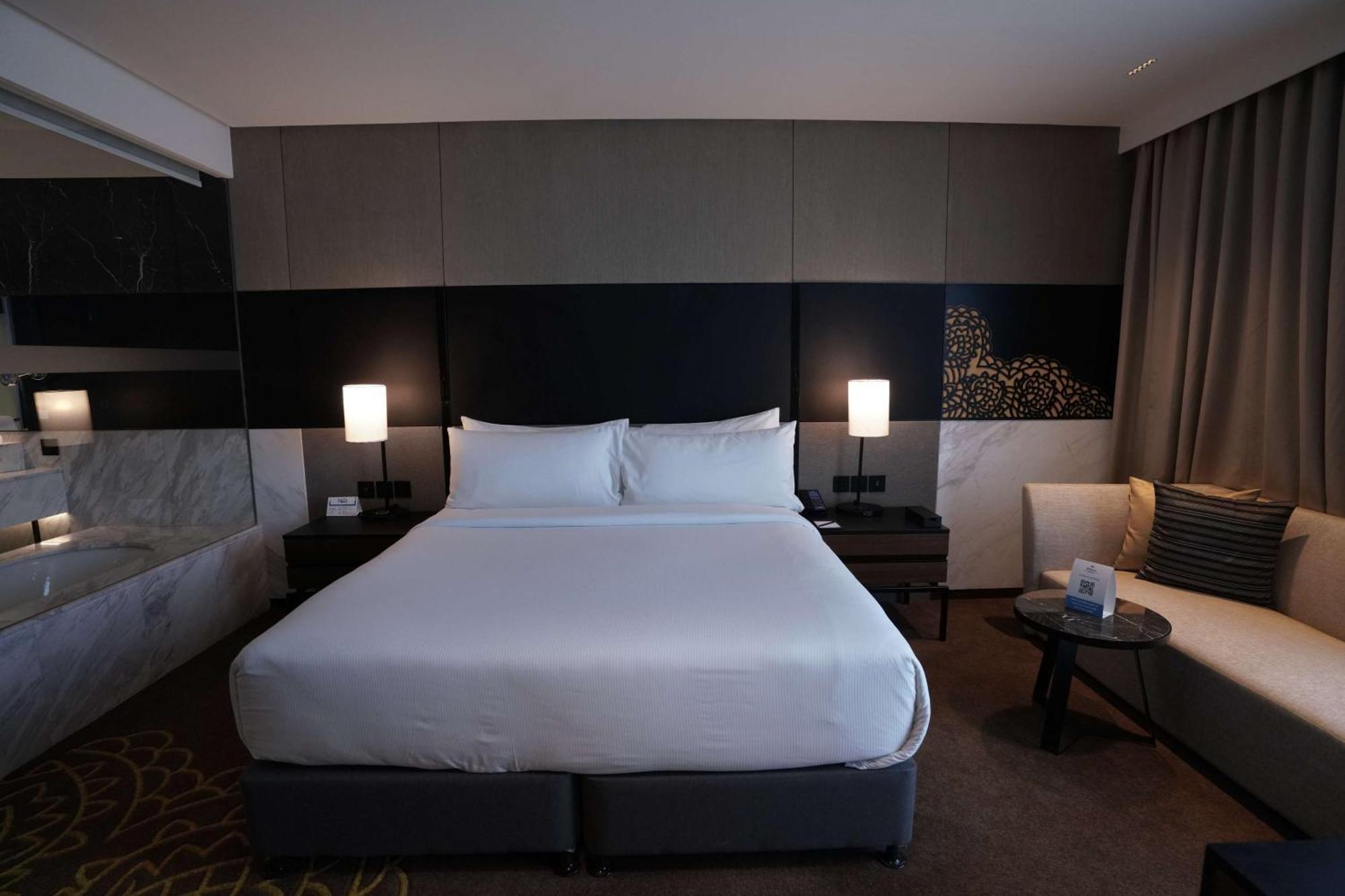 Hotel Hilton Bengaluru Embassy Manyata Business Park Zewnętrze zdjęcie