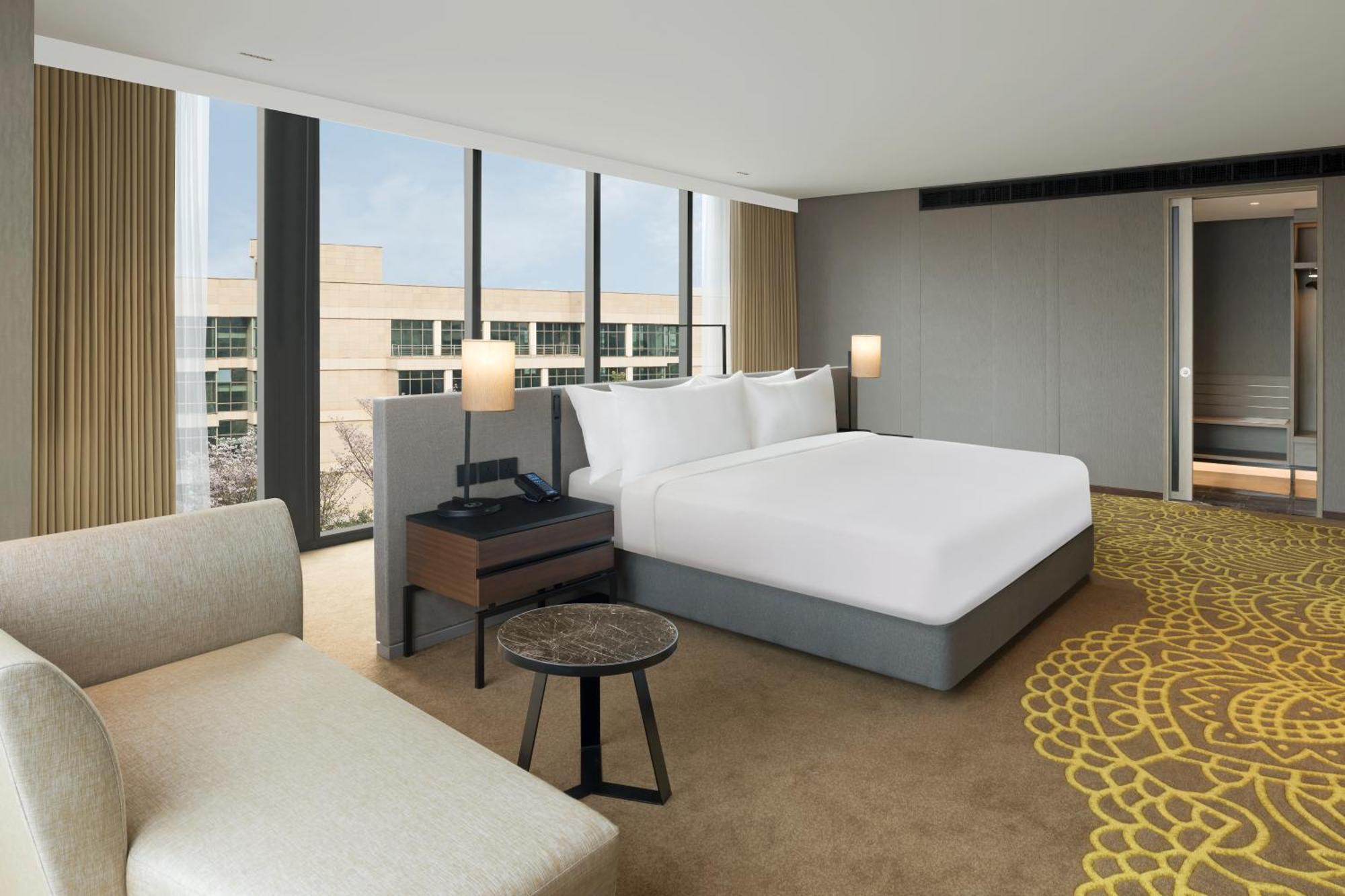 Hotel Hilton Bengaluru Embassy Manyata Business Park Zewnętrze zdjęcie